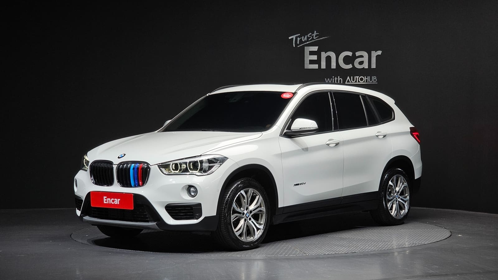 BMW X1 118d 2016 — вид спереди сбоку