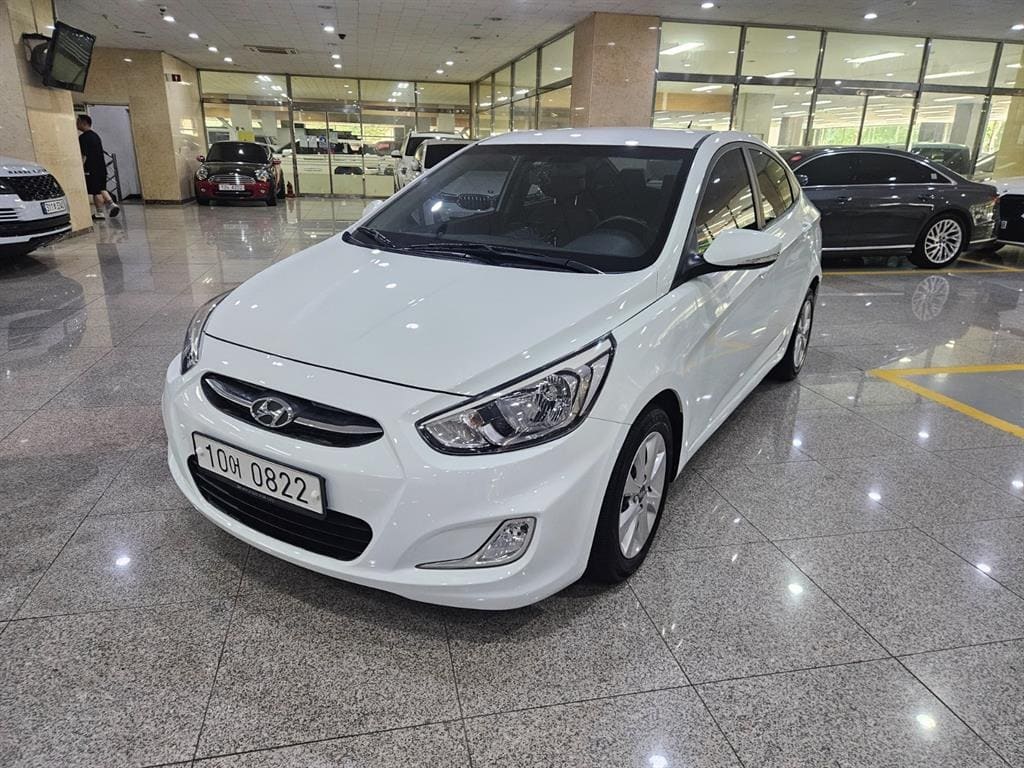 Hyundai Accent (Solaris) 2016 — вид спереди сбоку