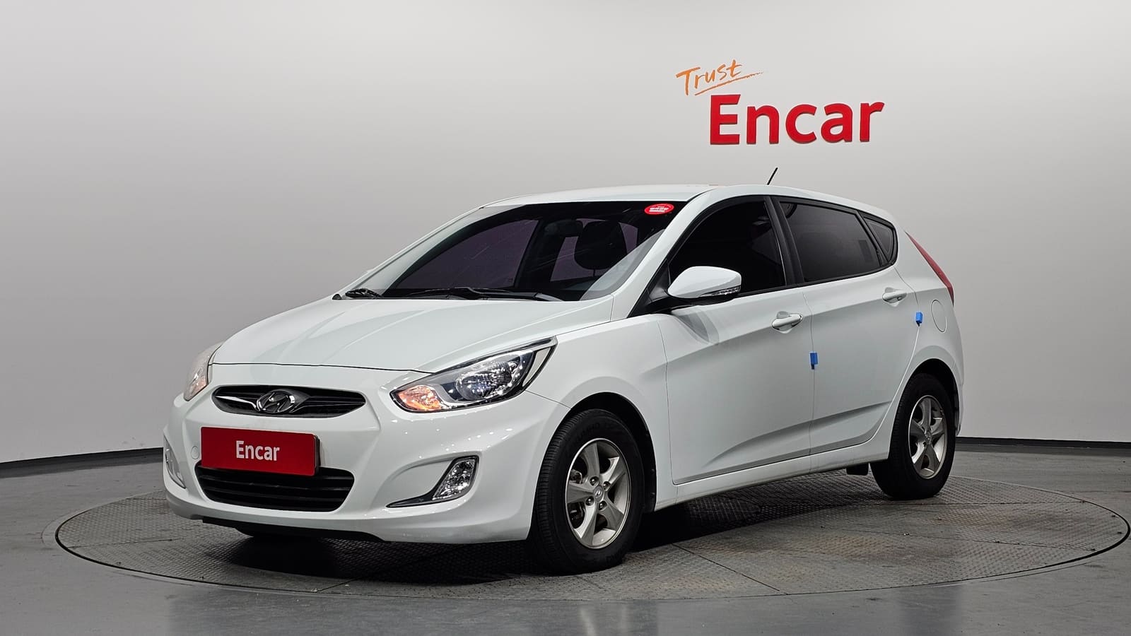 Hyundai Accent (Solaris) 2014 — вид спереди сбоку