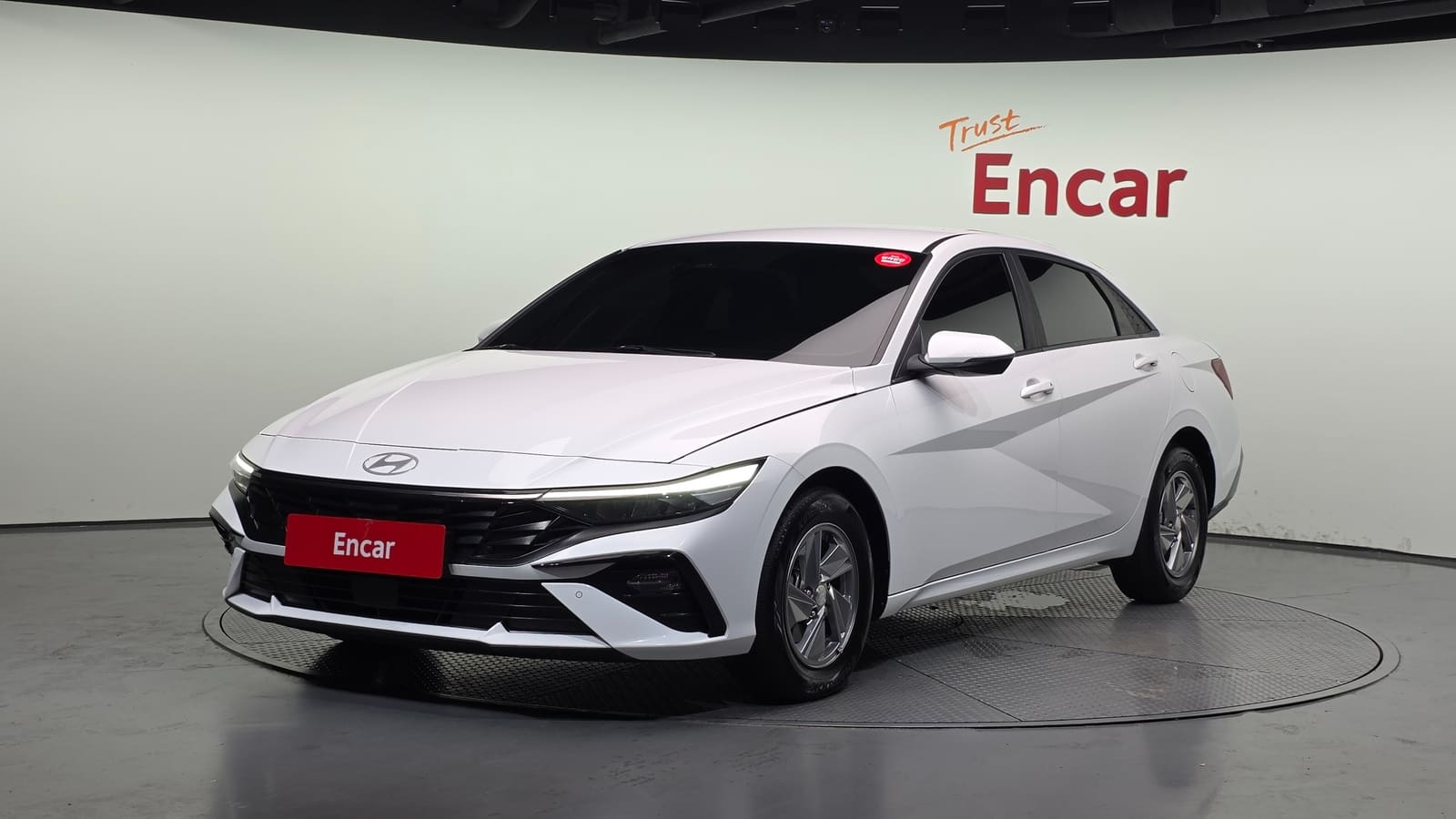 Hyundai Avante (Elantra) 2023 — вид спереди сбоку