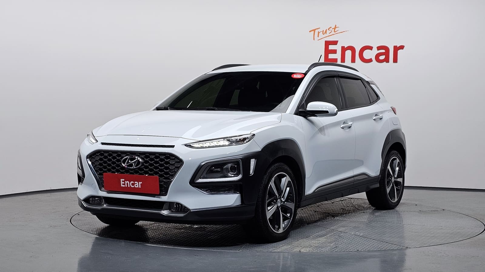 Hyundai Kona 2018 — вид спереди сбоку