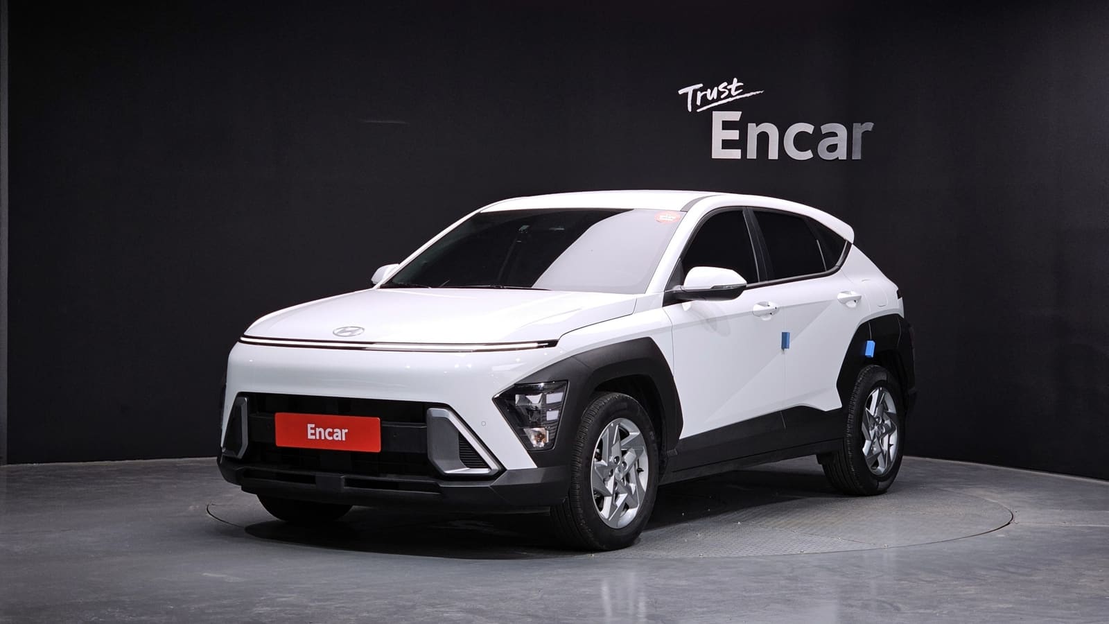 Hyundai Kona 2024 — вид спереди сбоку