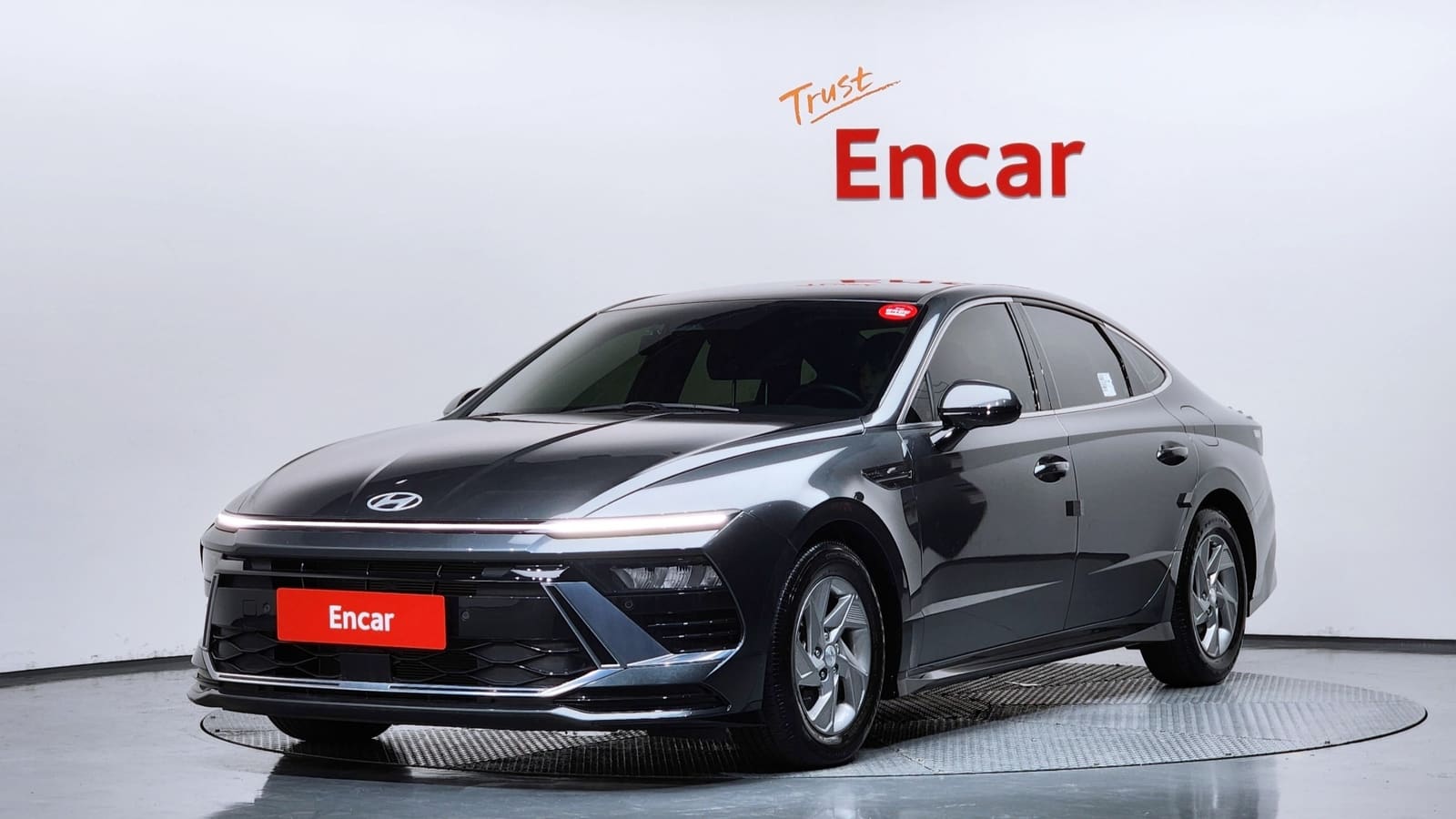 Hyundai Sonata 2023 — вид спереди сбоку