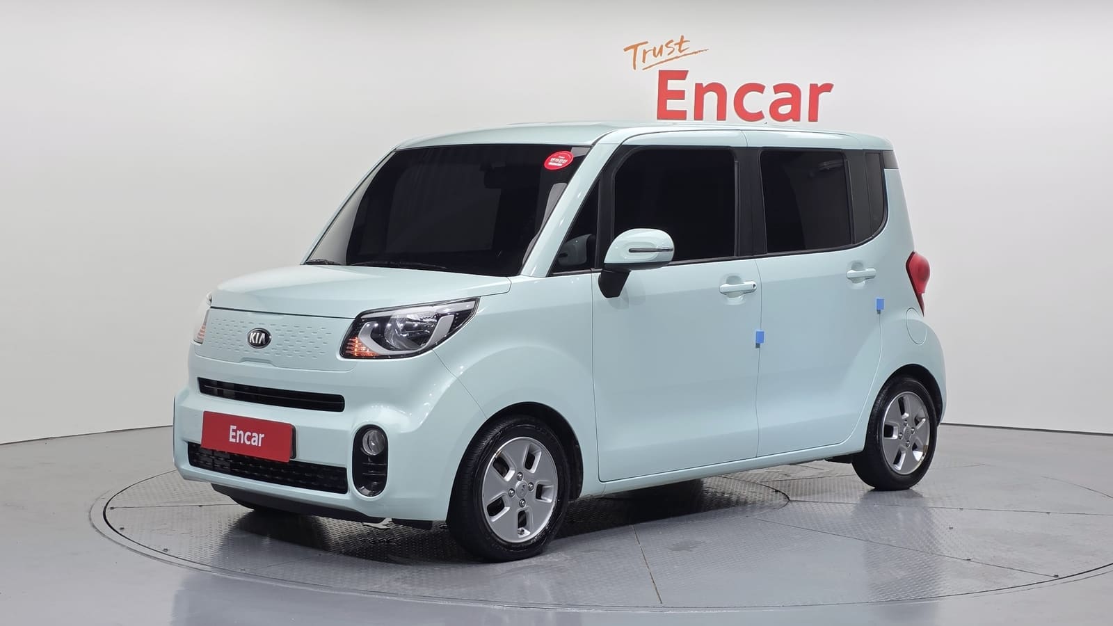Kia Ray 2018 — вид спереди сбоку