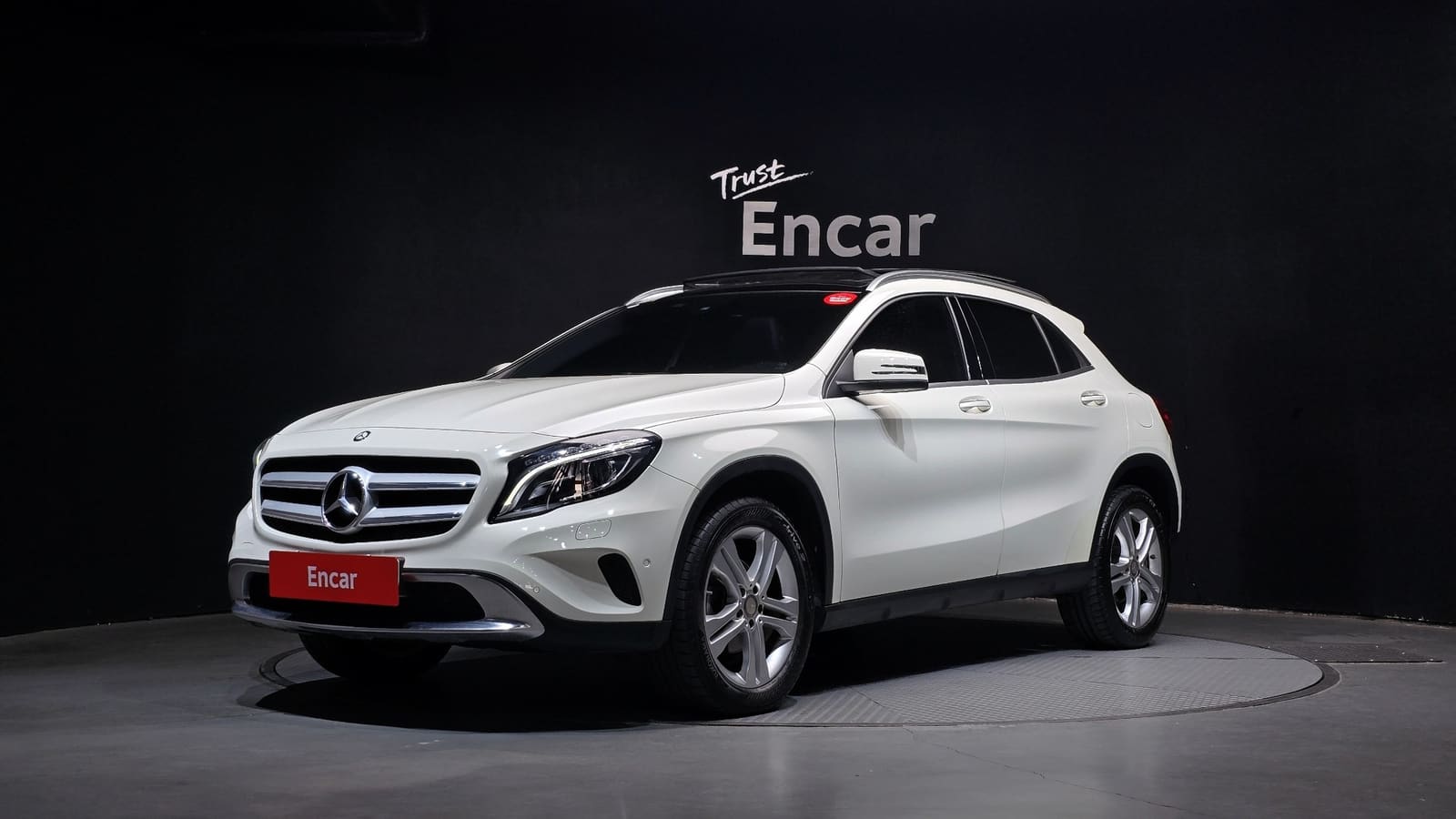 Mercedes-Benz GLA 200d 2017 — вид спереди сбоку