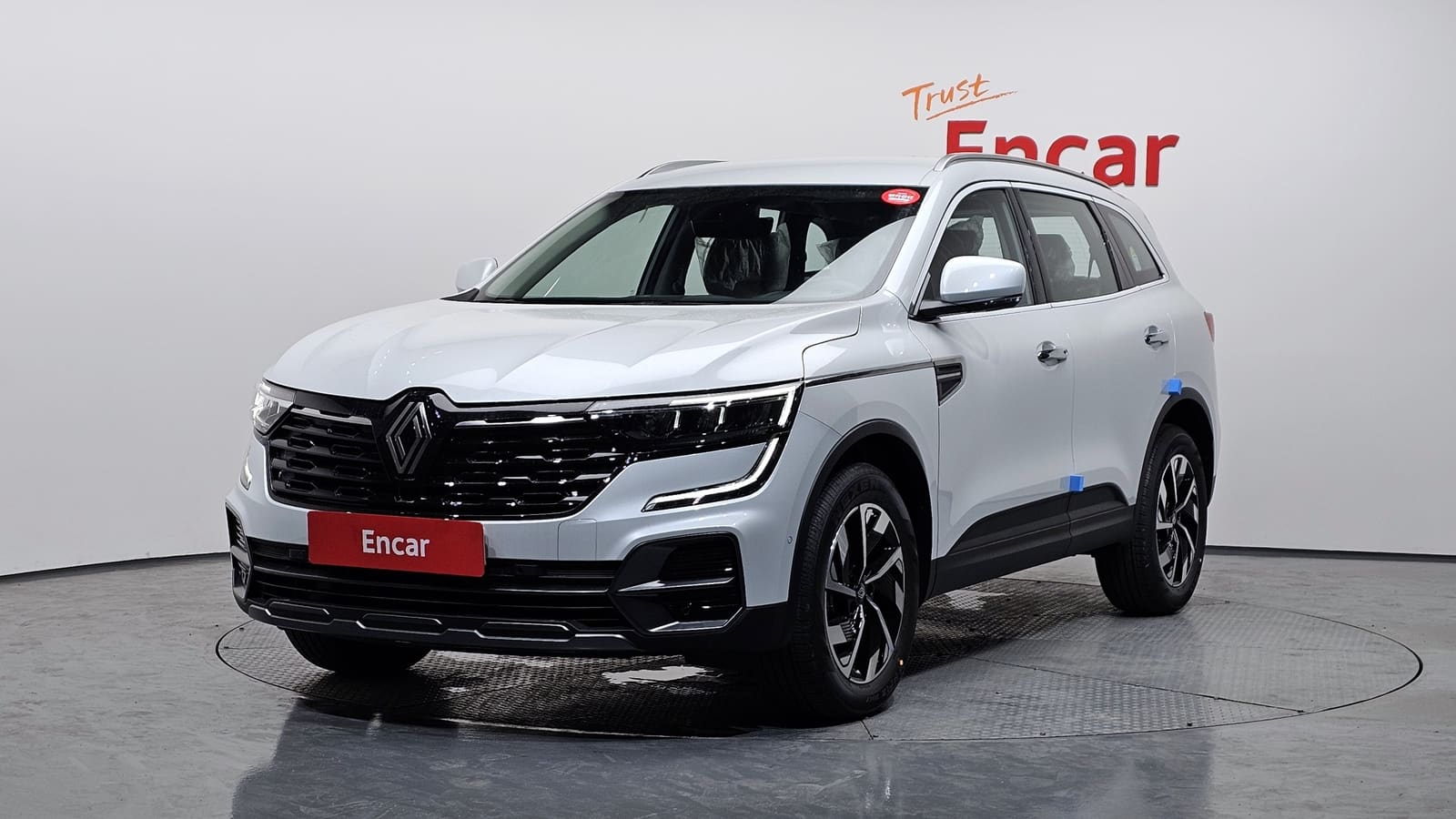 Renault-Samsung QM6 2026 — вид спереди сбоку