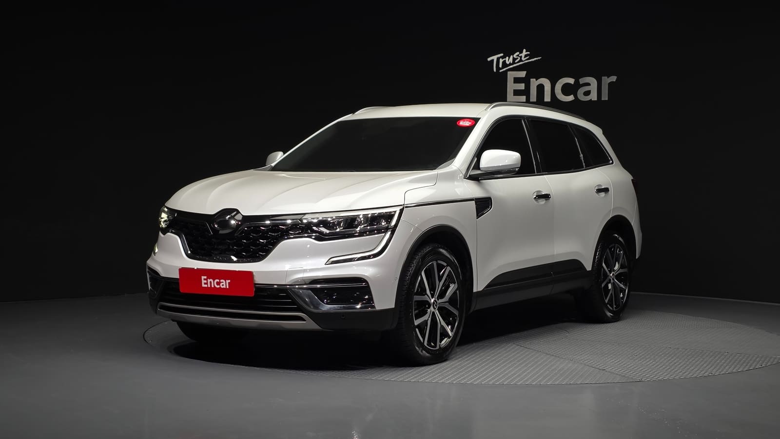 Renault-Samsung QM6 2022 — вид спереди сбоку