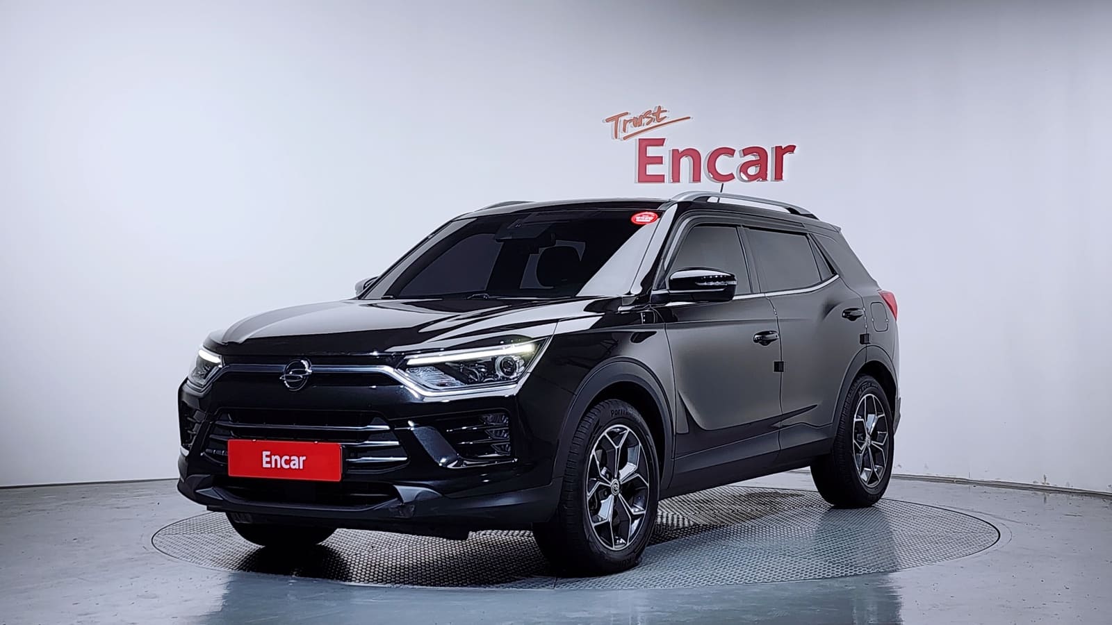 Ssangyong Korando 2020 — вид спереди сбоку