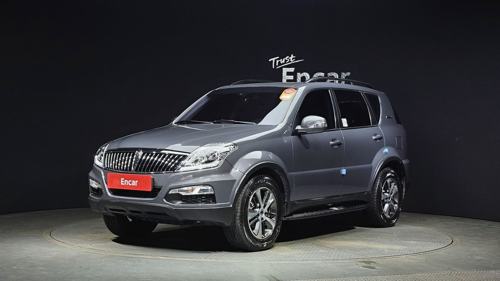Ssangyong Ssangyoung Rexton 2016 — вид спереди сбоку